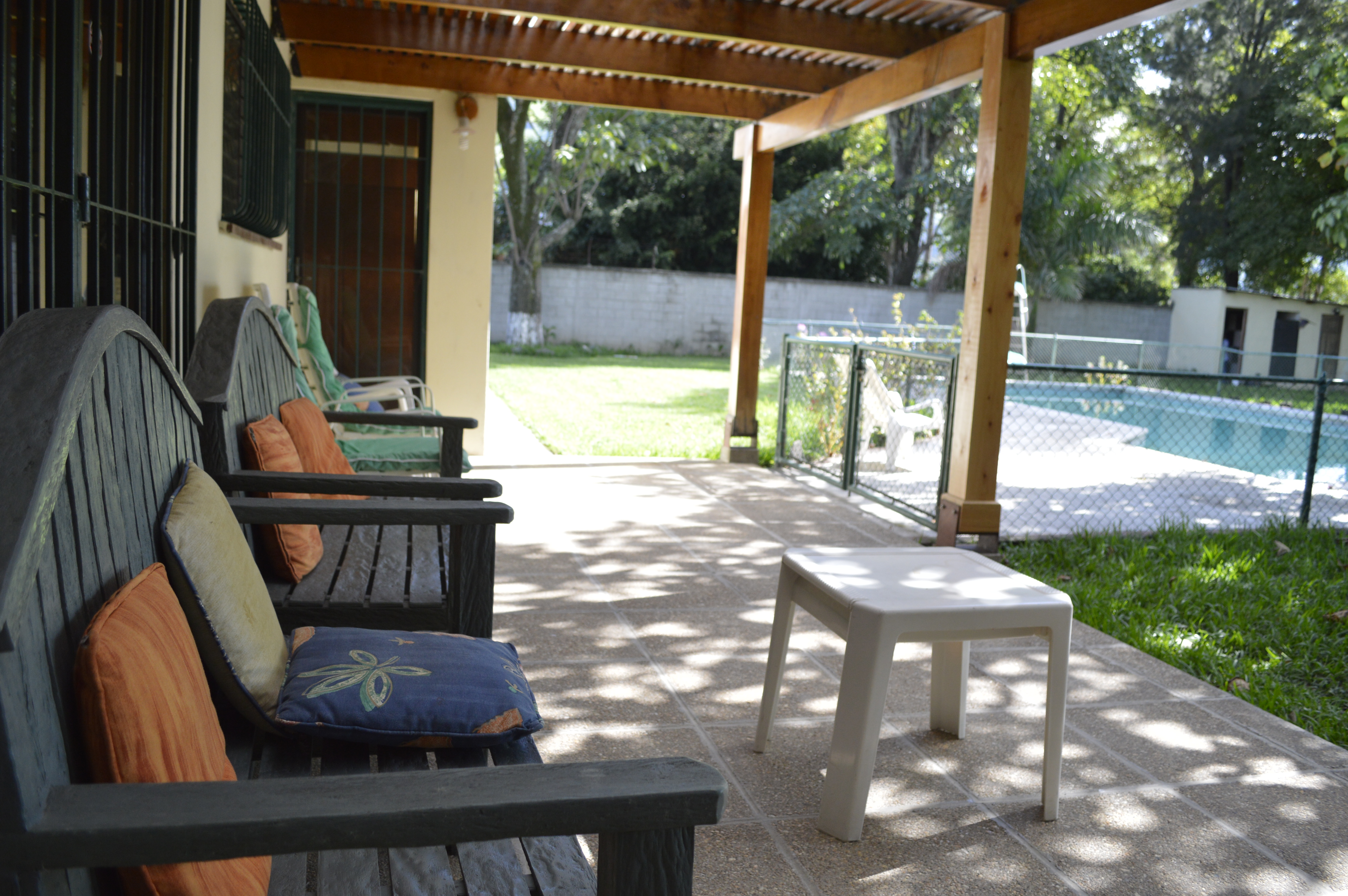 Pergola y Flores de Hebrón