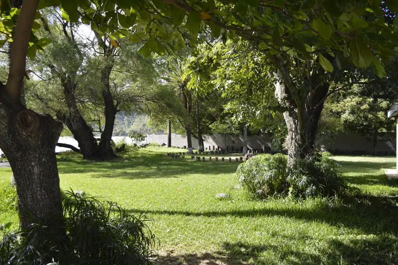 Áreas verdes y bosques en el centro de retiros Casa Hebrón