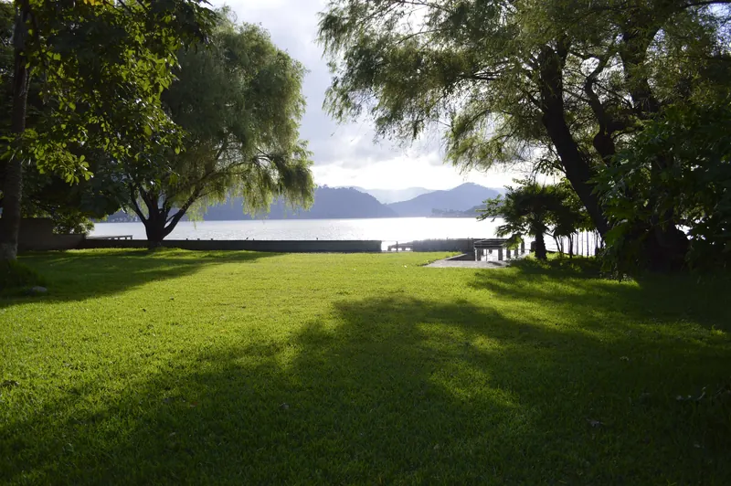 Lago de Amatitlán, Guatemala, cercano al centro de retiros Casa Hebrón
